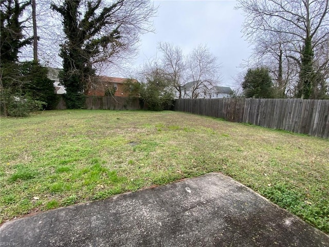 view of yard featuring a fenced backyard