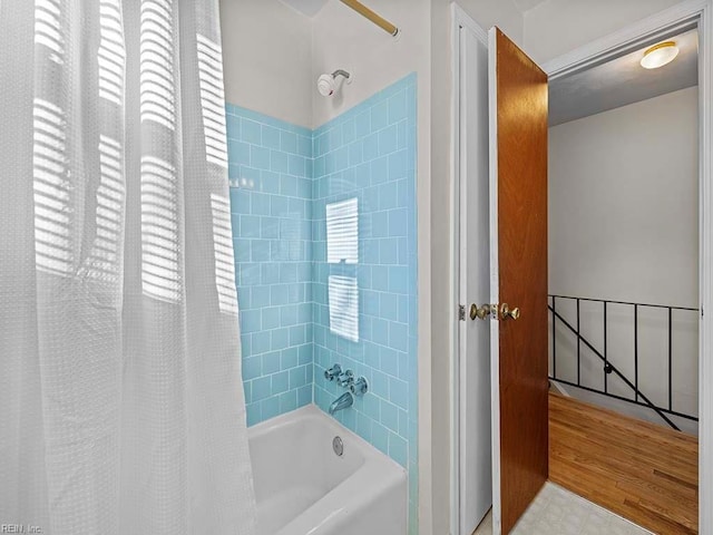 bathroom with shower / bath combo