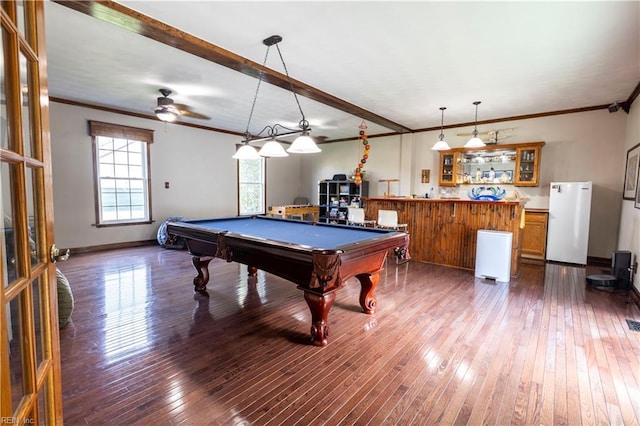 rec room with bar area, baseboards, ornamental molding, billiards, and dark wood-style flooring