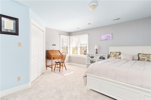 bedroom with visible vents, light carpet, baseboards, and a closet