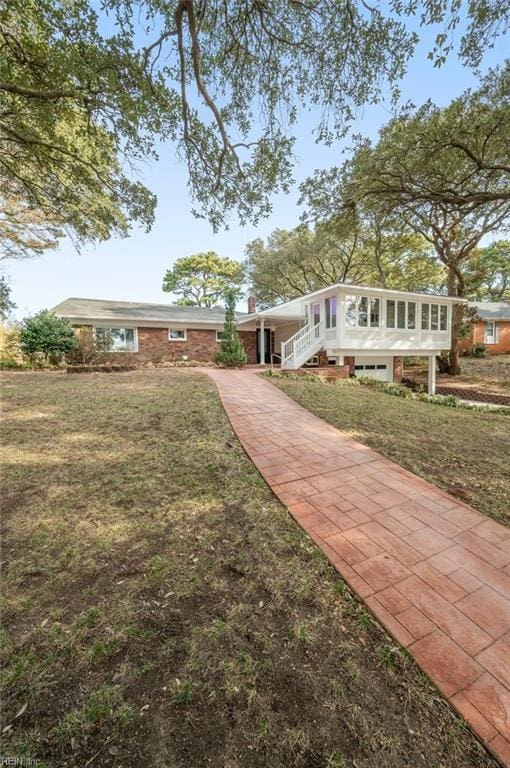 view of front of house with a front lawn