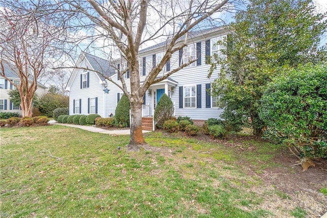 colonial inspired home featuring a front yard