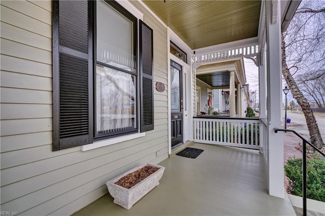 view of patio featuring covered porch