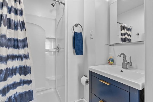 full bathroom with curtained shower and vanity