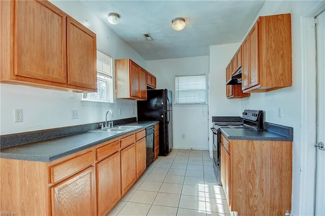 kitchen featuring visible vents, a sink, black appliances, under cabinet range hood, and dark countertops