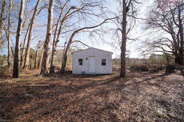 view of outdoor structure with an outbuilding