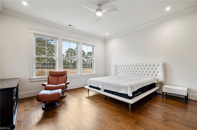 bedroom featuring wood finished floors, visible vents, baseboards, recessed lighting, and crown molding