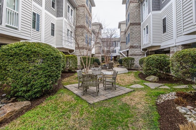 view of yard featuring a patio area