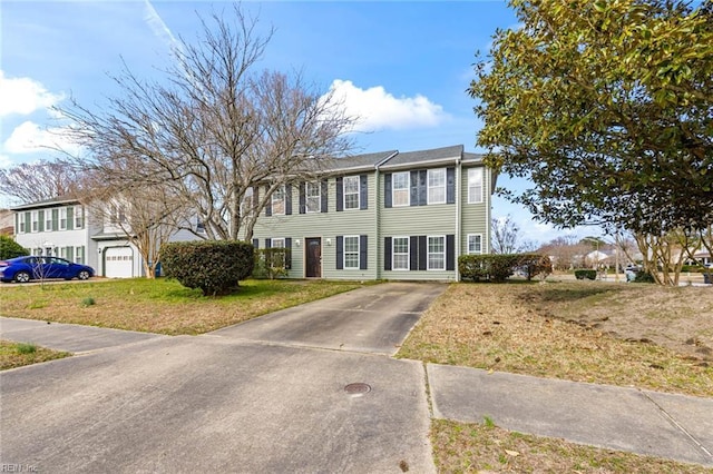 colonial inspired home featuring a front yard