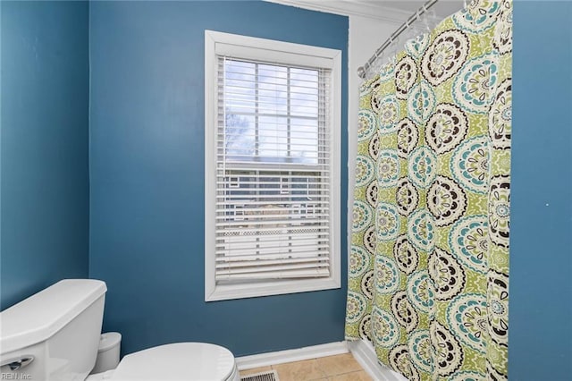 full bath with tile patterned floors, toilet, ornamental molding, a shower with shower curtain, and baseboards