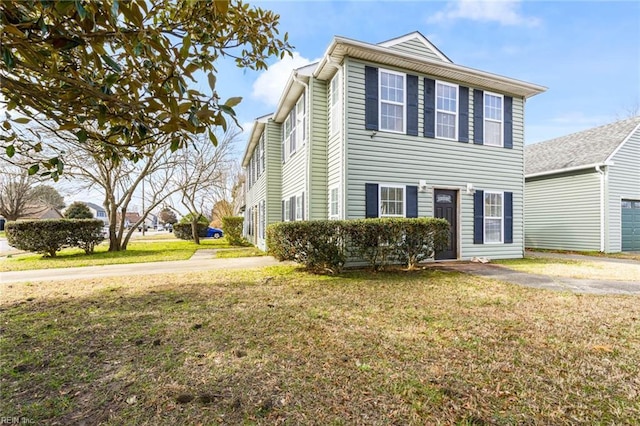 view of front of house with driveway and a front lawn