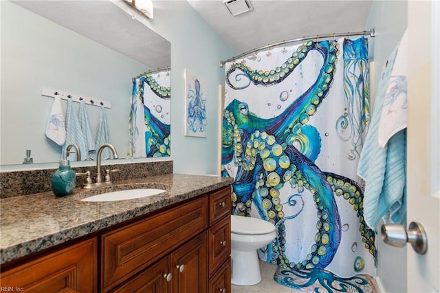 full bathroom with visible vents, curtained shower, toilet, and vanity