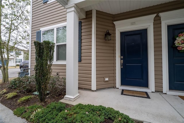 entrance to property featuring a porch