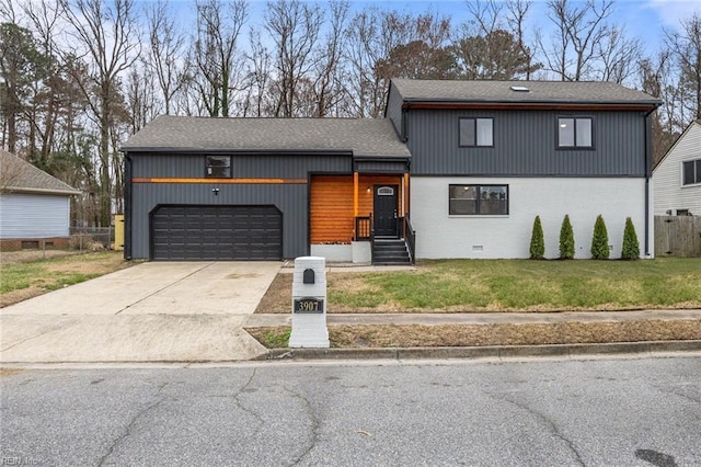 view of front of house with driveway, a front lawn, fence, roof with shingles, and a garage