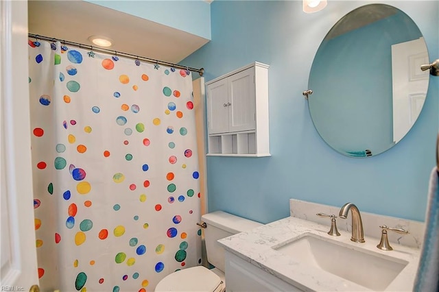 bathroom with a shower with shower curtain, toilet, and vanity