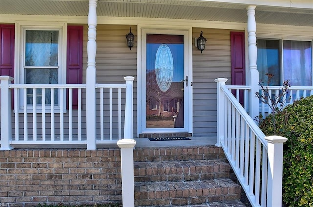 entrance to property featuring covered porch