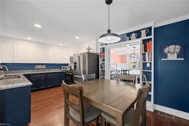 dining space with recessed lighting, visible vents, dark wood-style floors, and a toaster