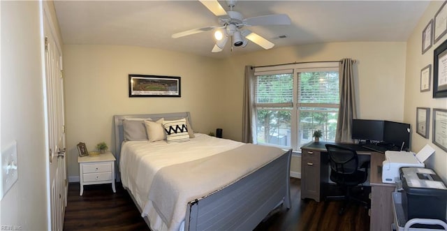 bedroom with dark wood-type flooring, visible vents, and ceiling fan