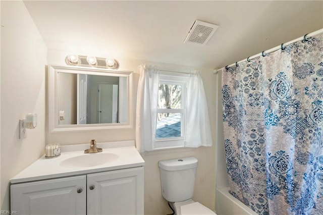 full bath featuring visible vents, toilet, shower / tub combo with curtain, and vanity