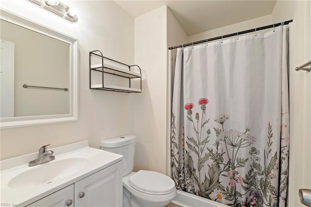 full bathroom with a shower with shower curtain, toilet, and vanity