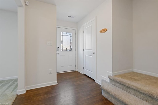 entryway featuring dark wood finished floors, visible vents, and baseboards