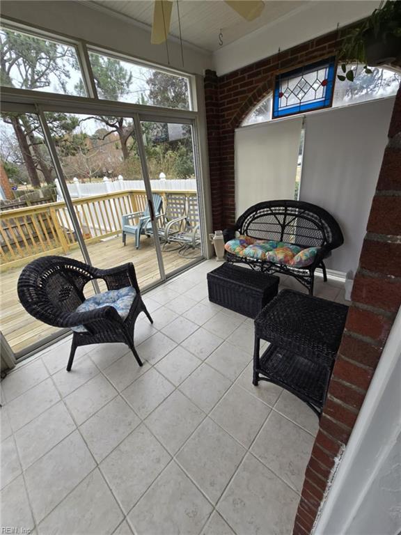 sunroom / solarium with ceiling fan