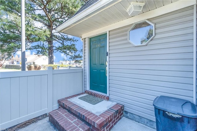 entrance to property with fence