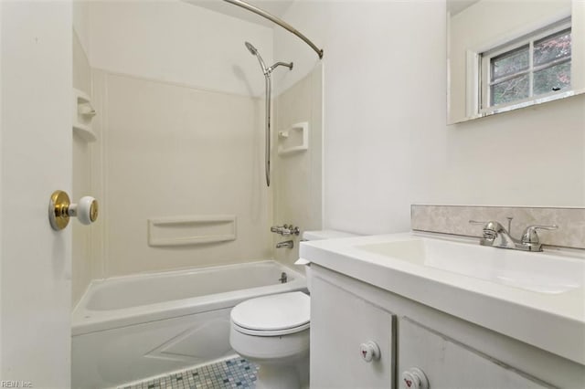 full bath with toilet, vanity, and bathtub / shower combination