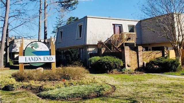 community sign featuring a yard