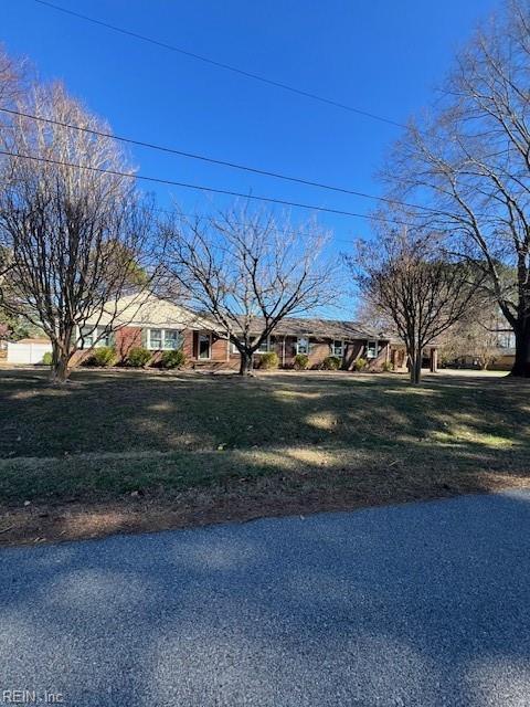 307 Ridgeland Dr, Smithfield, VA 23430 - view of front of property featuring a front yard