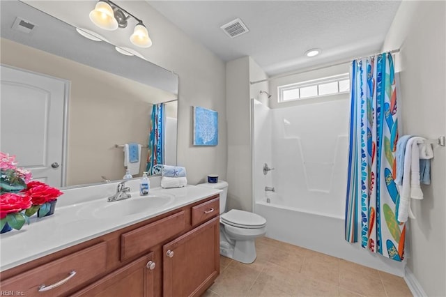 bathroom featuring tile patterned floors, toilet, visible vents, and shower / tub combo with curtain