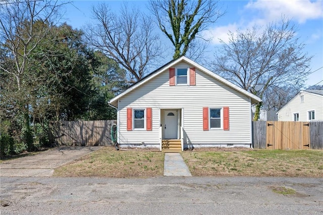 bungalow-style house featuring fence and crawl space