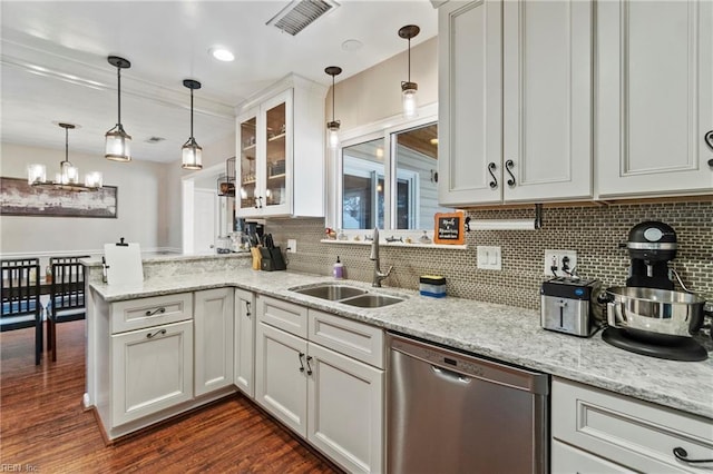 kitchen with visible vents, a peninsula, dark wood-style flooring, a sink, and stainless steel dishwasher