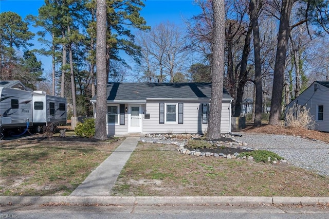 view of front of house featuring a front lawn