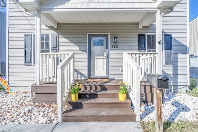 property entrance featuring a porch