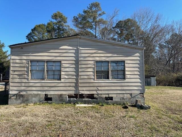 view of home's exterior featuring crawl space