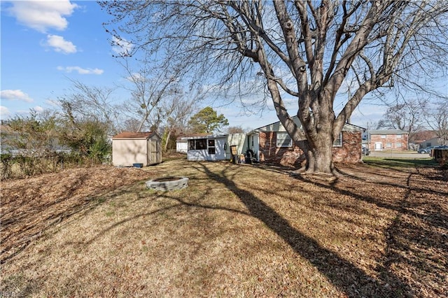 view of yard featuring an outbuilding and a storage unit