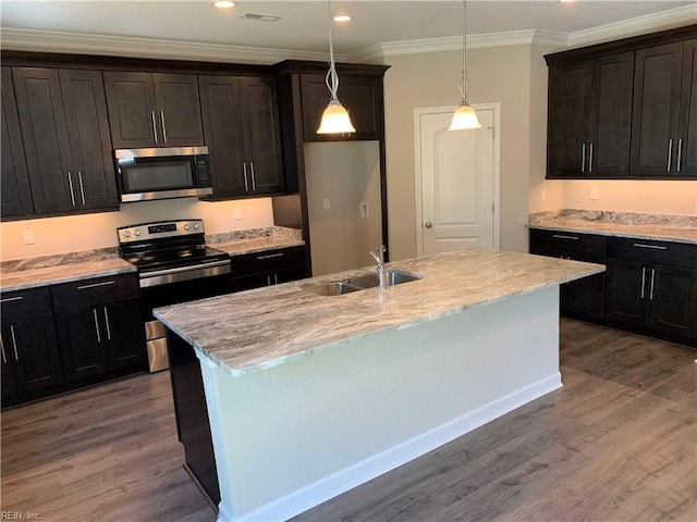 kitchen with a sink, crown molding, light wood-style flooring, and stainless steel appliances