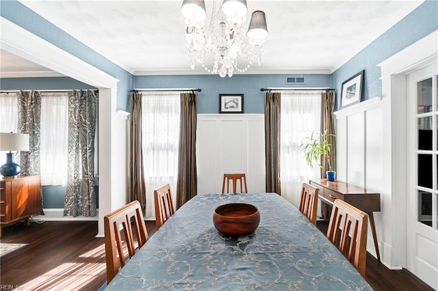 dining room with an inviting chandelier, wood finished floors, visible vents, and a wealth of natural light