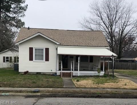 view of front of house with a porch and a front yard