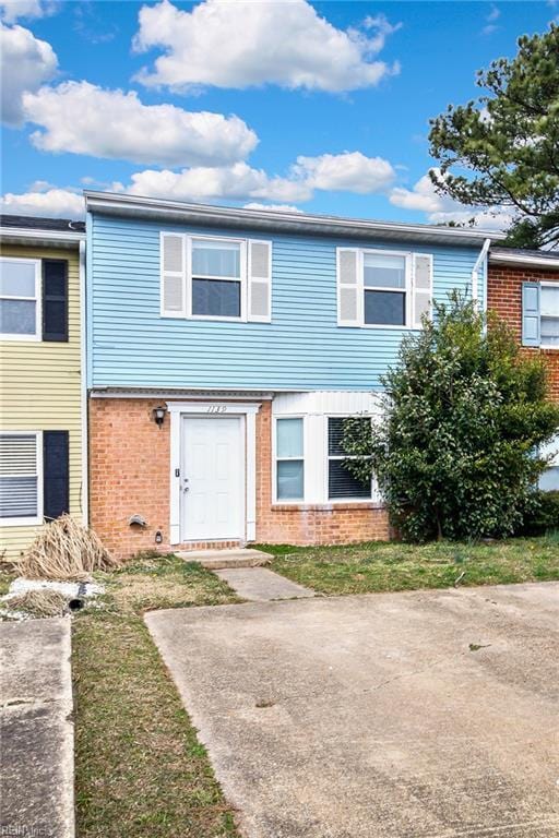 townhome / multi-family property featuring brick siding