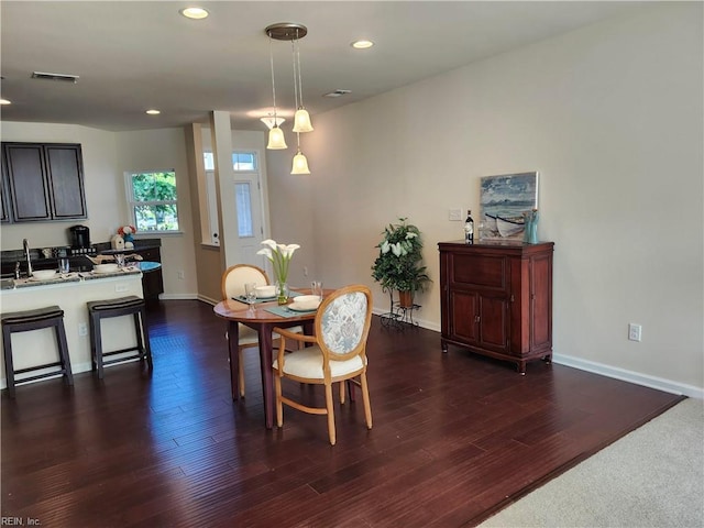 dining space featuring recessed lighting, visible vents, baseboards, and dark wood-style floors