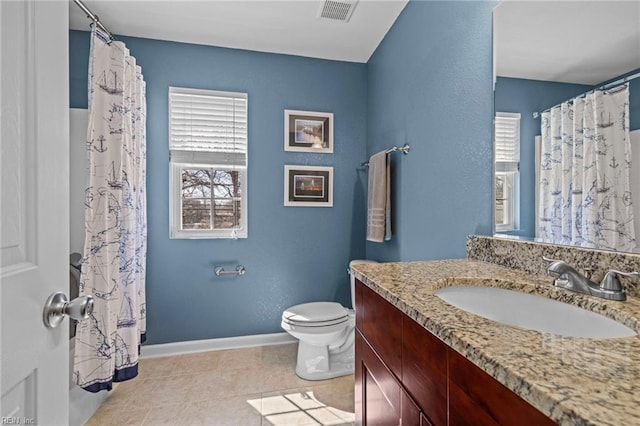 full bath with visible vents, toilet, a shower with shower curtain, baseboards, and vanity