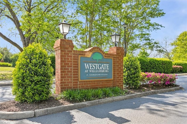 view of community / neighborhood sign