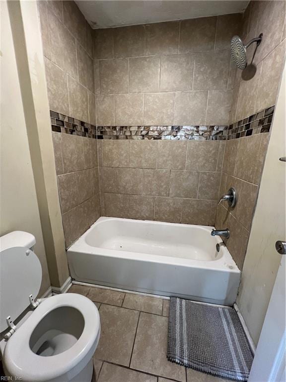 bathroom featuring toilet and shower / bathtub combination