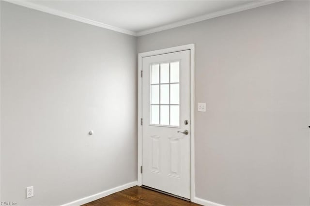 entryway featuring dark wood-style floors, baseboards, and ornamental molding