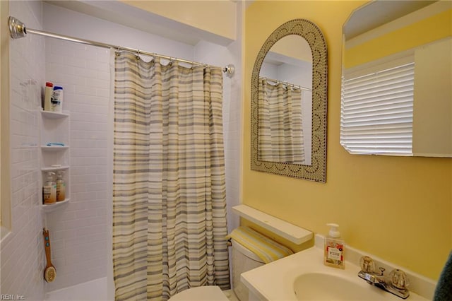 full bath with a shower with shower curtain, toilet, and vanity