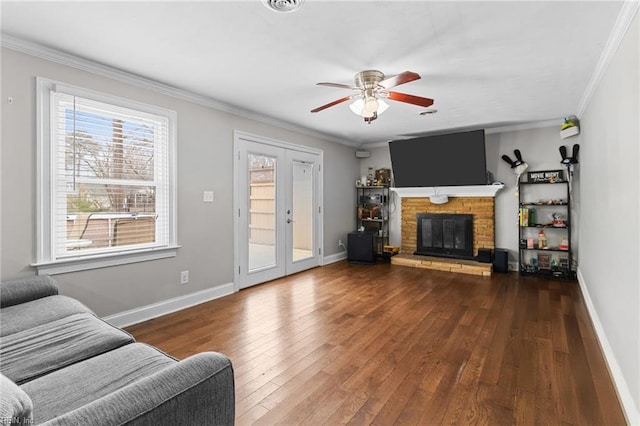 living room featuring hardwood / wood-style floors, ceiling fan, baseboards, and ornamental molding