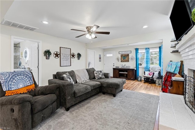 living area with visible vents, wood finished floors, recessed lighting, a fireplace, and ceiling fan