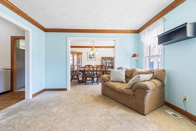 living area featuring visible vents, baseboards, crown molding, and carpet